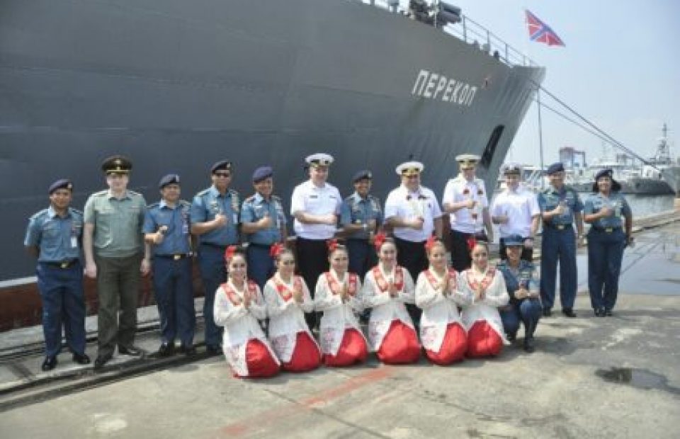 Kapal Perang Rusia Sandar di Dermaga JICT