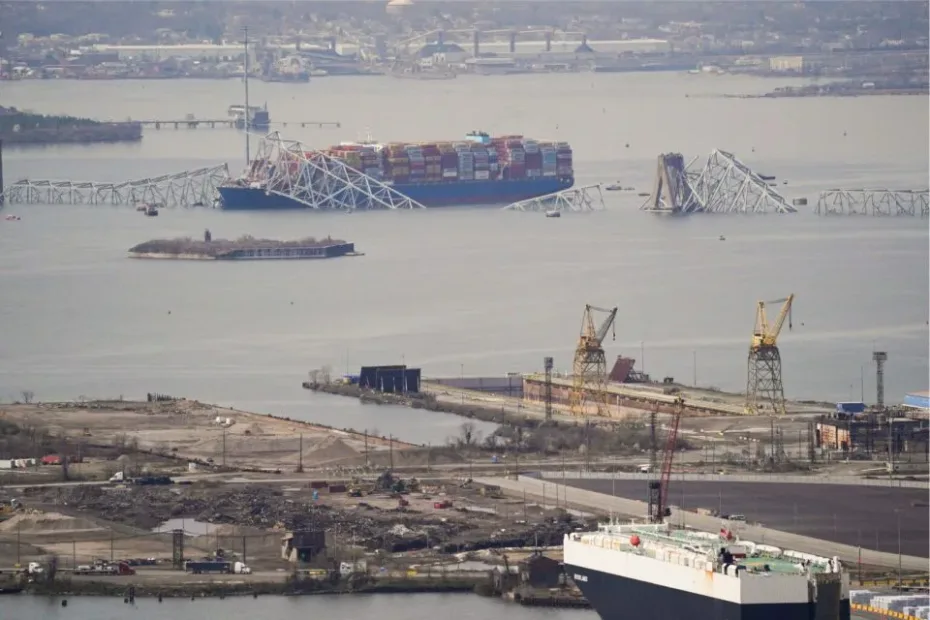 Kapal Kontainer Tabrak Jembatan di Baltimore, 6 Orang Hilang