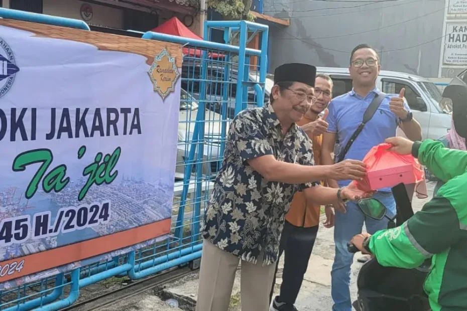 DPW APBMI Jakarta “Berbagi Ta’jil Ramadhan” kepada Masyarakat Sekitar