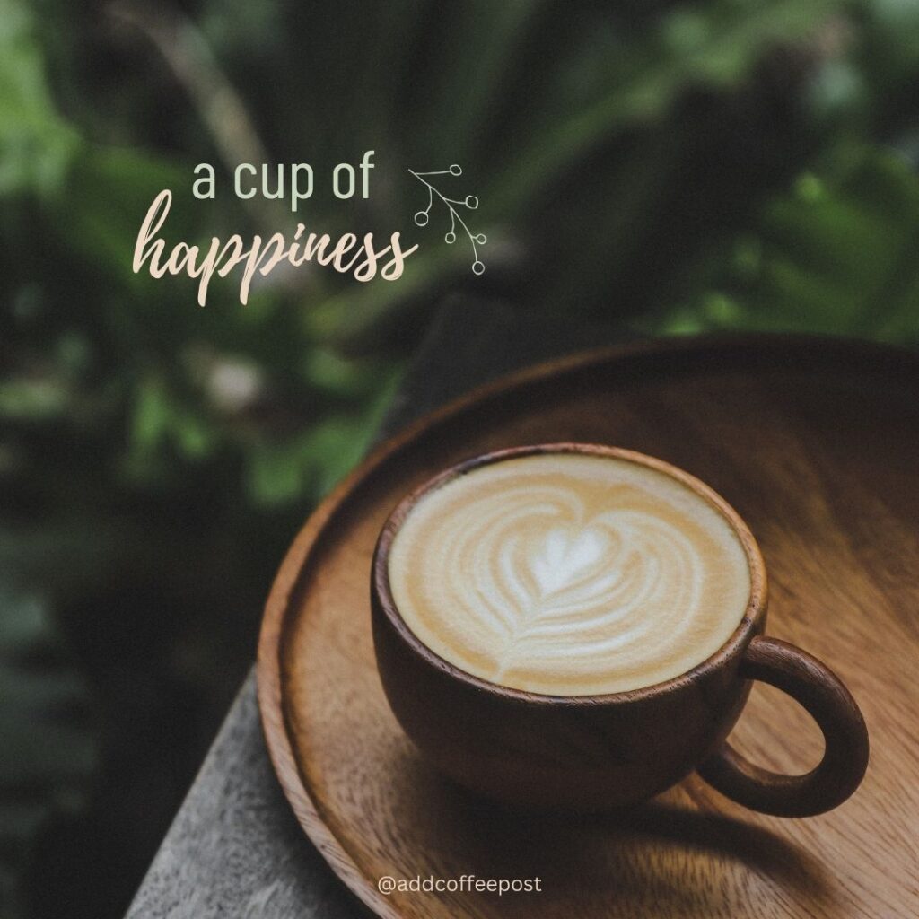 Kopi spesial dengan latte art di meja kafe.