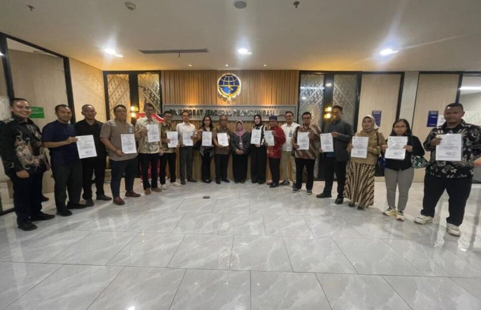 Kemenhub Serahkan SIUKAK kepada 16 Perusahaan Keagenan Awak Kapal
