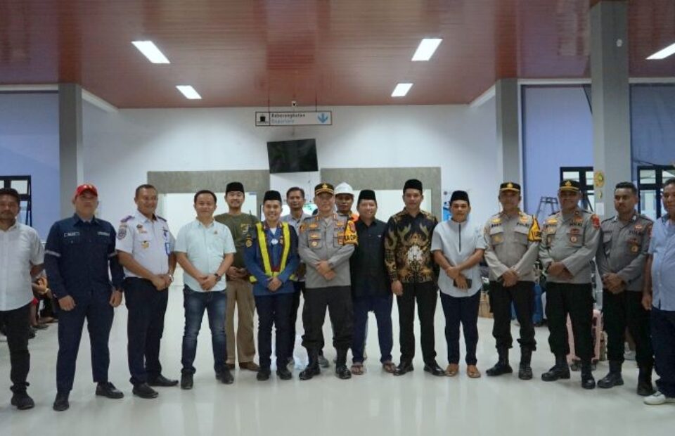 Pelayaran Dharma Lautan Utama, Serta Kapolres Sumba Timur dan KSOP Waingapu Pemantauan Puncak Arus Mudik
