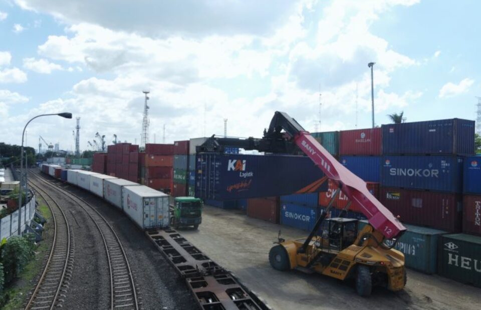 KAI Logistik Luncurkan Layanan Angkutan KA Peti Kemas KA KALOG 3