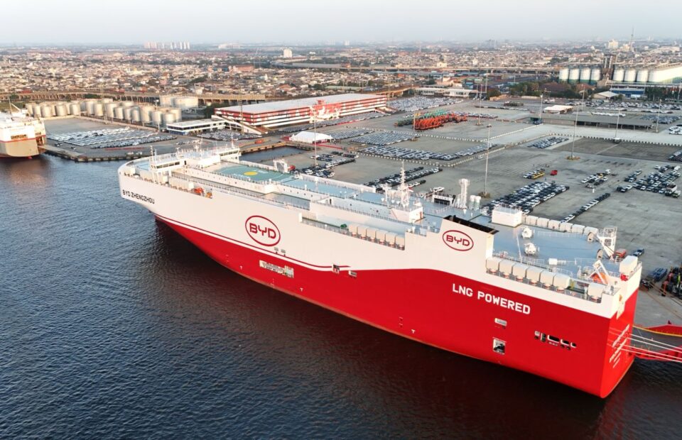 Rekor! IPCC Layani Kapal RoRo Jumbo 15 Lantai Berkapasitas 7000 Unit Mobil