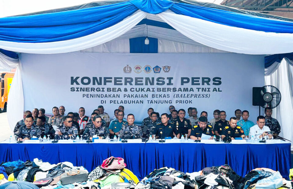 Pelindo Terus Dukung Pengawasan Kegiatan Impor Pakaian Bekas Ilegal