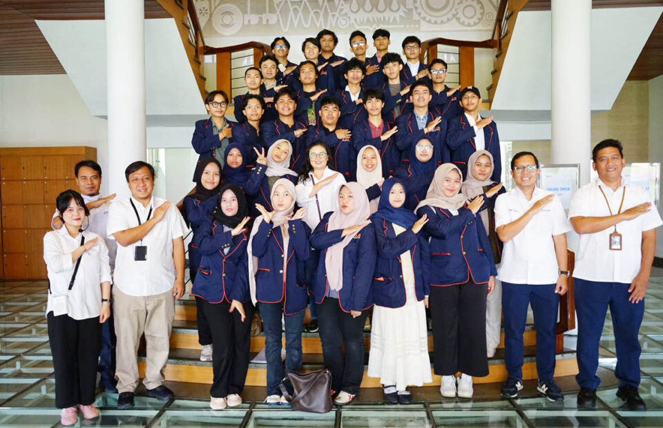 Pelindo Reg 2 Priok Berbagi Pengetahuan Kepelabuhanan ke Mahasiswa ULBI Bandung