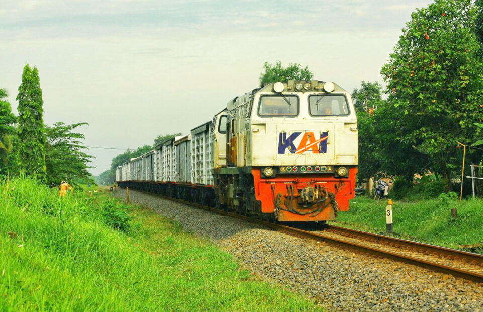 Peran KAI dalam Melancarkan Distribusi Pupuk dan Ketahanan Pangan Indonesia