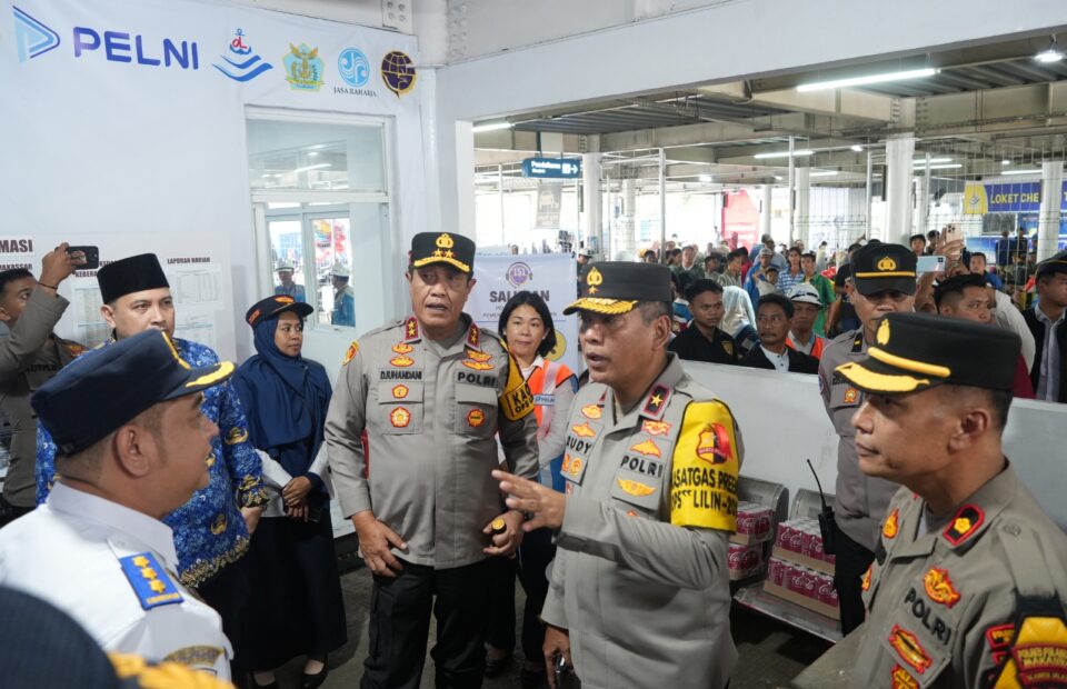 Pelindo- Polri Perkuat Sinergi Amankan Pelabuhan Makassar saat Nataru
