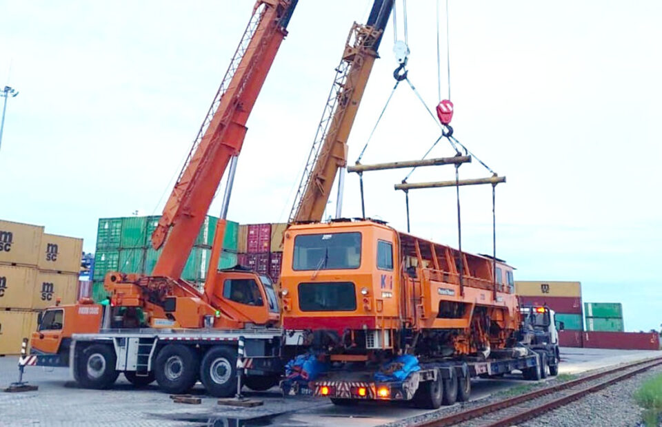 KAI Logistik Sukses Tangani Kiriman Kereta MTT Berbobot Sekitar 35 Ton ke Pelabuhan Kuala Tanjung