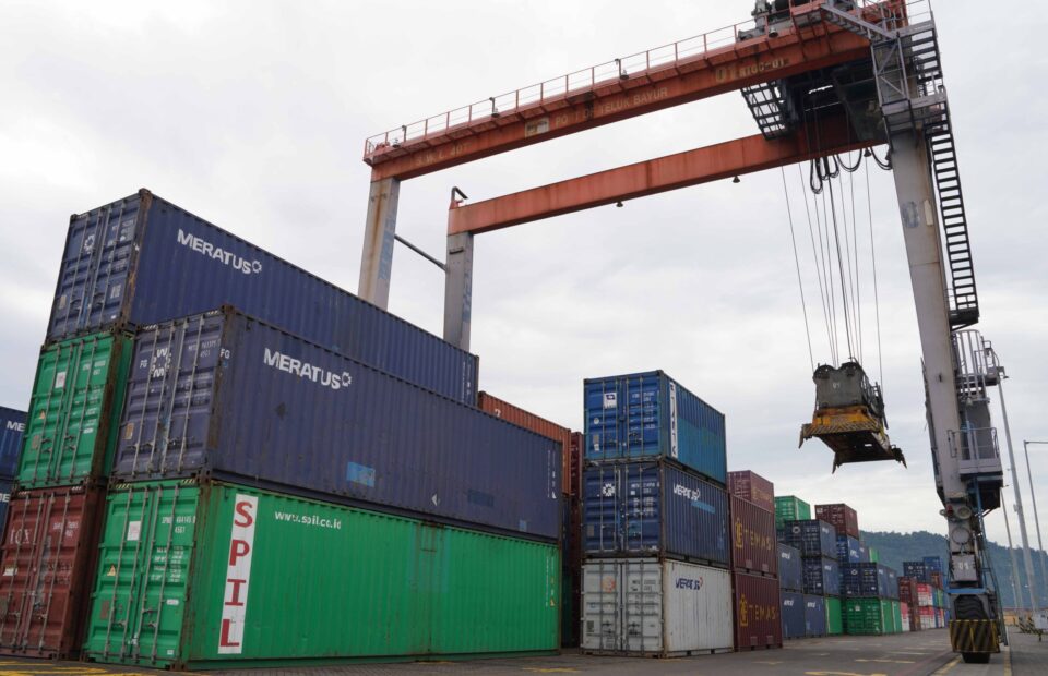 IPC TPK Teluk Bayur Adds Reach Stacker to Boost Container Handling Capacity