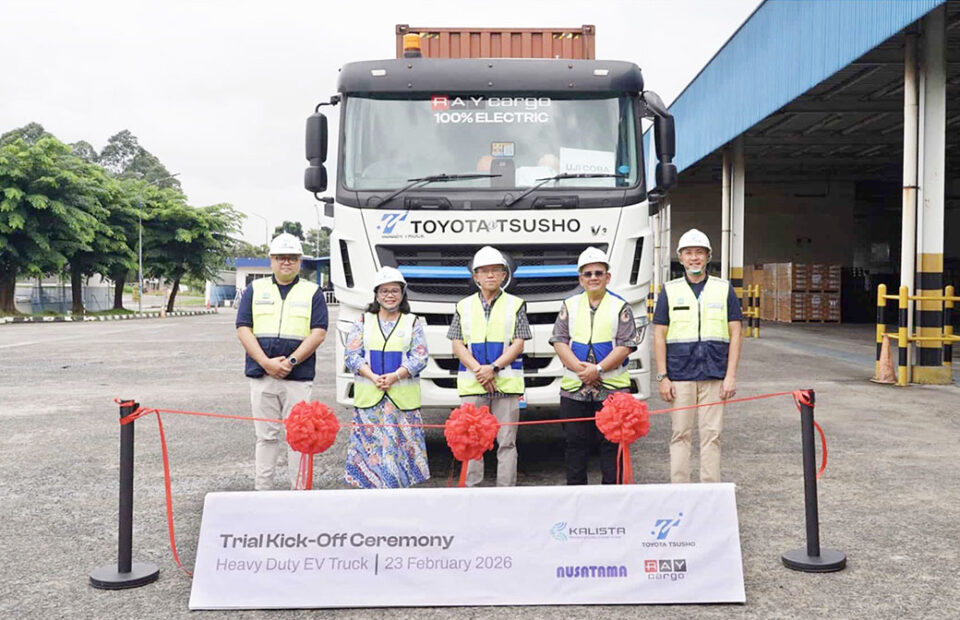 Koloborasi KALISTA dan Nusatama Dukung Toyota Tsusho Perkuat Logistik Berkelanjutan dengan Uji Coba EV Heavy Truck