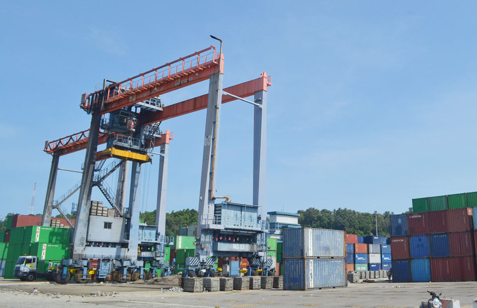 Perkuat Layanan Petikemas Teluk Bayur, IPC TPK Tambah Reach Stacker
