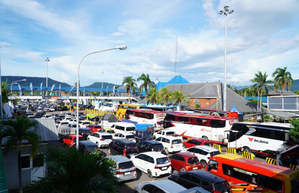 Indonesia Ferry Clears Gilimanuk Congestion, Traffic Moved to Buffer Zone