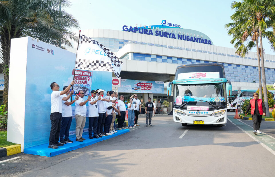 Pelindo Petikemas Lepas 4.000 Pemudik Gratis dengan Bus ke Berbagai Kota di Pulau Jawa