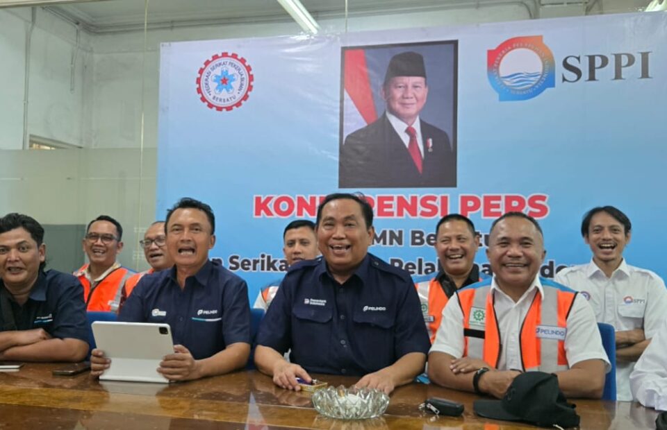 Indonesian Port Workers Boost Operations Against Middle East Conflict Risks