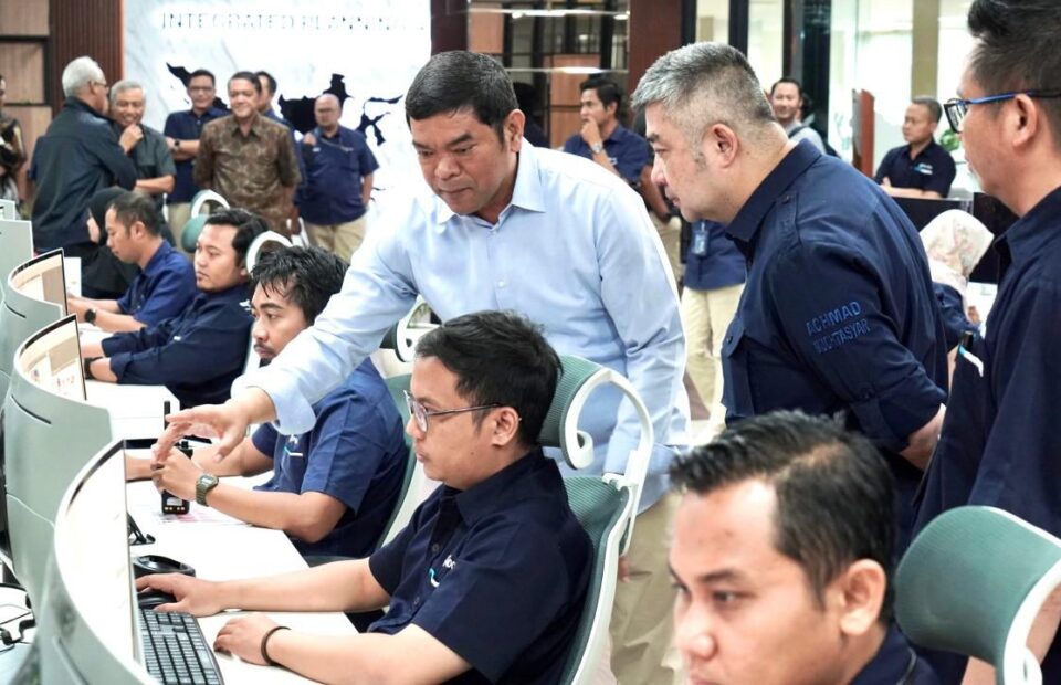 Pelindo Directors Review Operations at Terminal Teluk Lamong