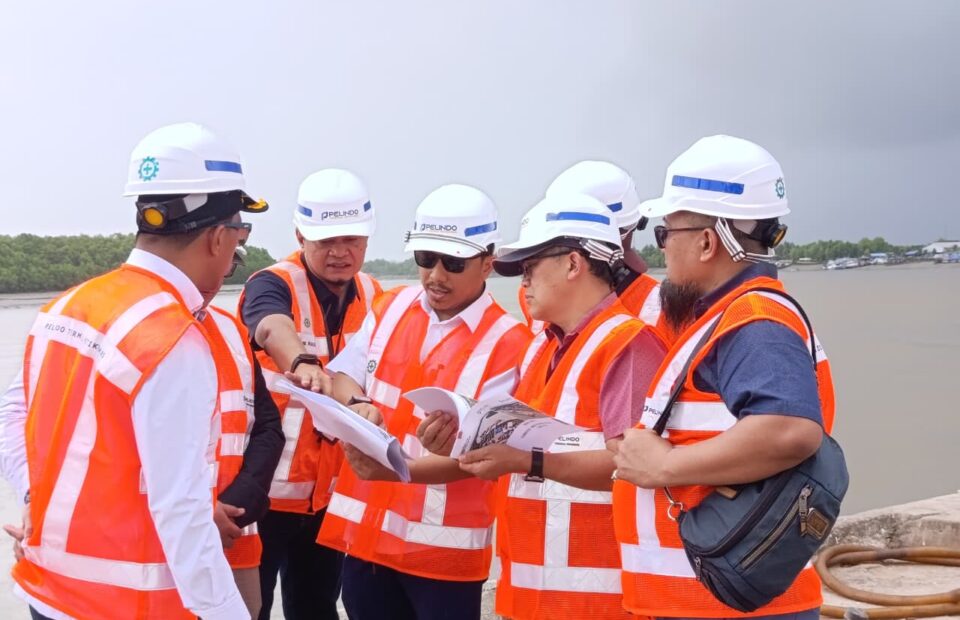 Transport Ministry Official Reviews Operations at Merauke Port Amid Rising Cargo Flows