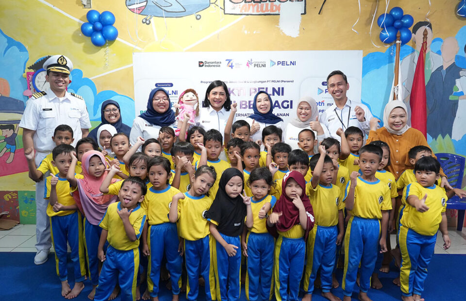 PELNI Adakan Program Bakti Sosial untuk Anak Sekolah dan Anak Yatim Jelang HUT Ke-74