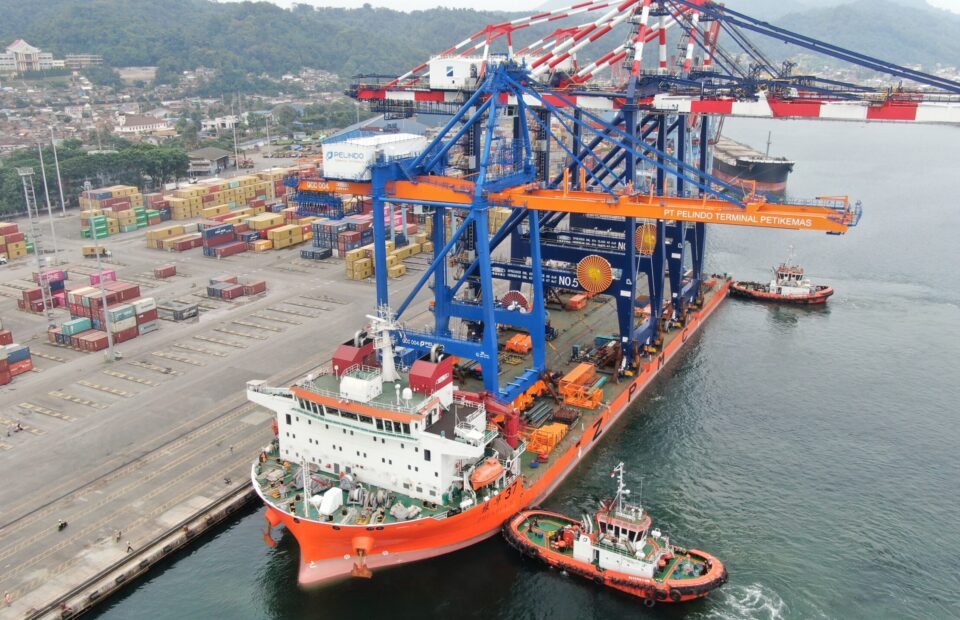 TPK Panjang Adds Post Panamax Crane to Boost Capacity