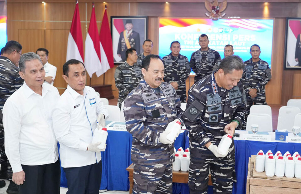 PELNI dan Tim Kodaeral III Amankan Temuan DG Air Raksa Di KM Nggapulu