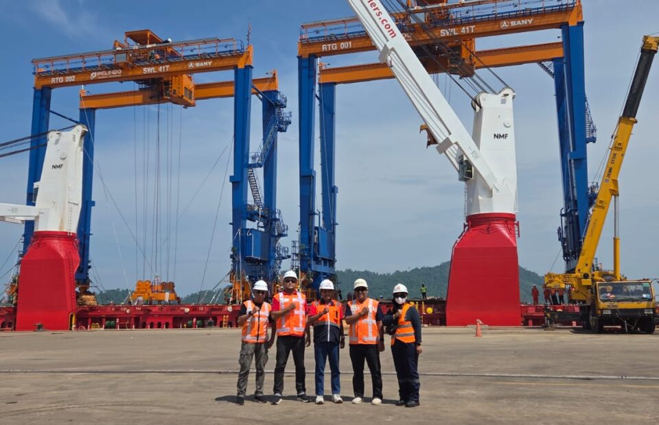 Two New RTGs Arrive at Terminal Kijing