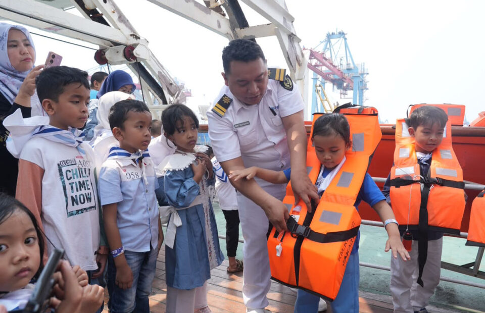 PELNI Beri Edukasi Maritim dengan Lomba Mewarnai dan Tour on Board di Hari Anak Nasional
