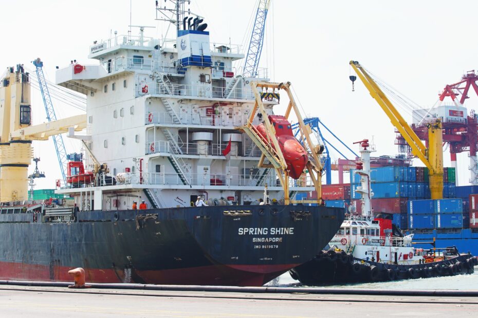 Terminal Teluk Lamong Adds New E-RTG at TPK Nilam