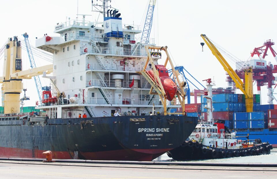 Terminal Teluk Lamong Adds New E-RTG at TPK Nilam