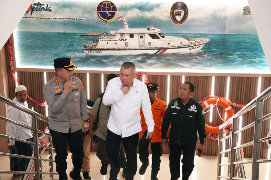 Menhub Dudy Tinjau Langsung Evakuasi Penumpang KM Mutiara Sentosa II, Apresiasi Tim Penyelamat dan Pastikan Operasi Terus Berjalan